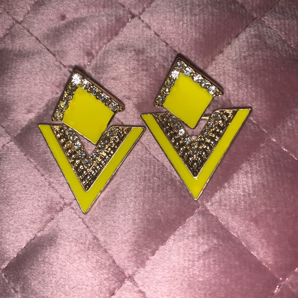 Earring - Picture 2 of 4